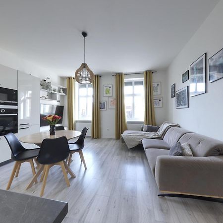 Lovely 2-Bedroom Apartment In Centre Of Bratislava Luaran gambar