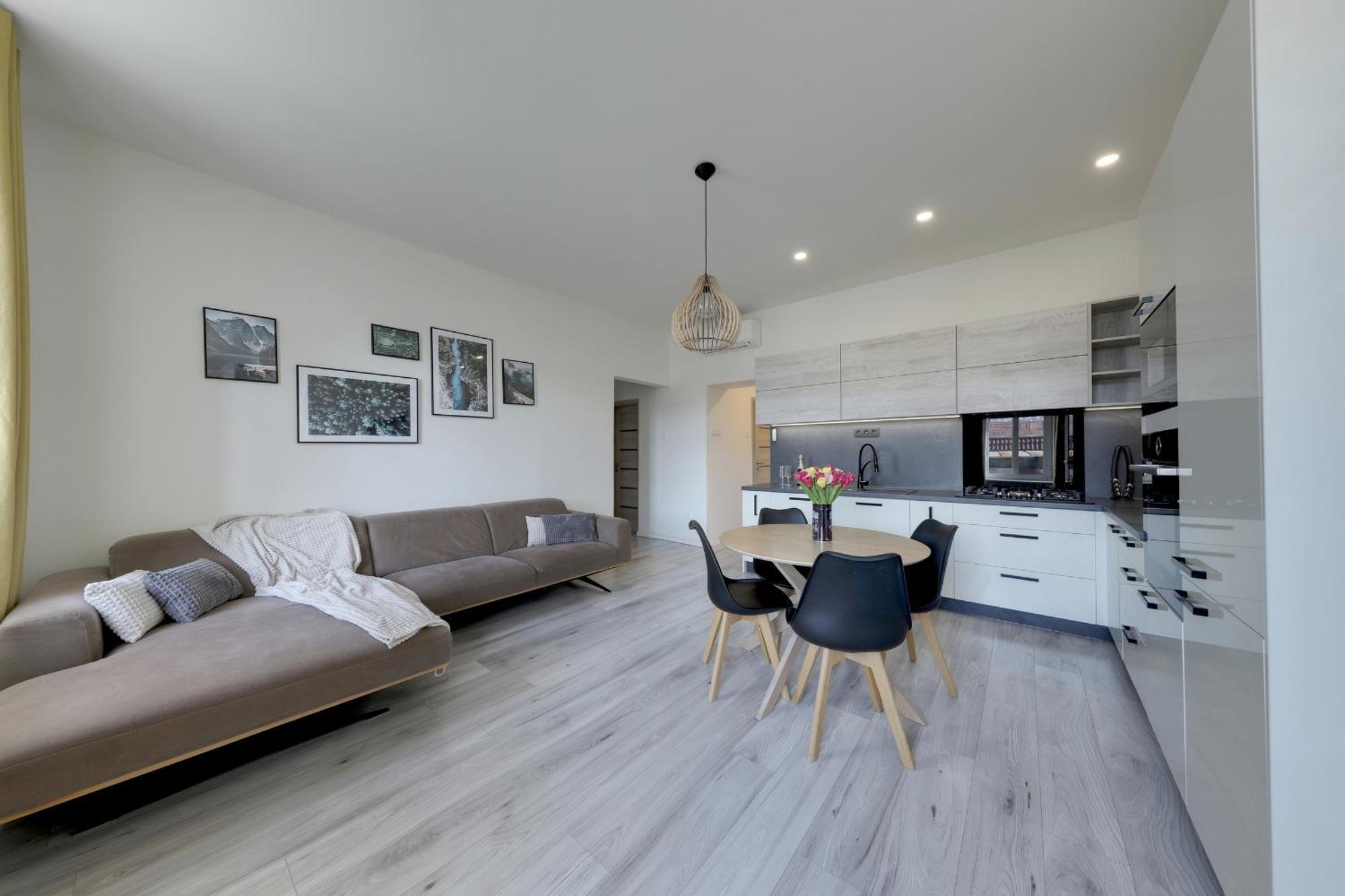 Lovely 2-Bedroom Apartment In Centre Of Bratislava Luaran gambar