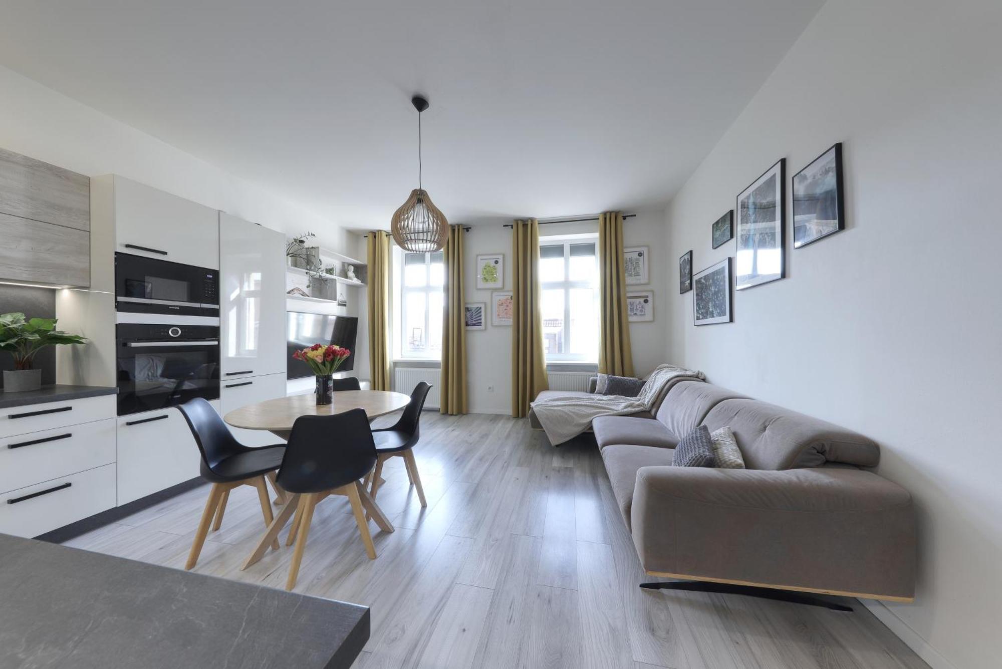 Lovely 2-Bedroom Apartment In Centre Of Bratislava Luaran gambar