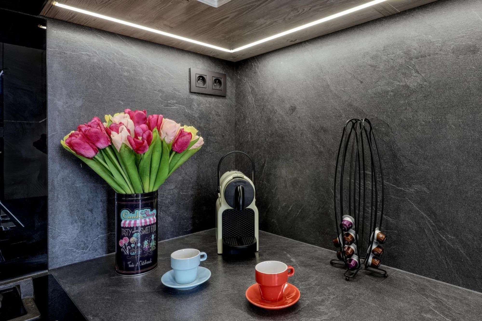 Lovely 2-Bedroom Apartment In Centre Of Bratislava Luaran gambar