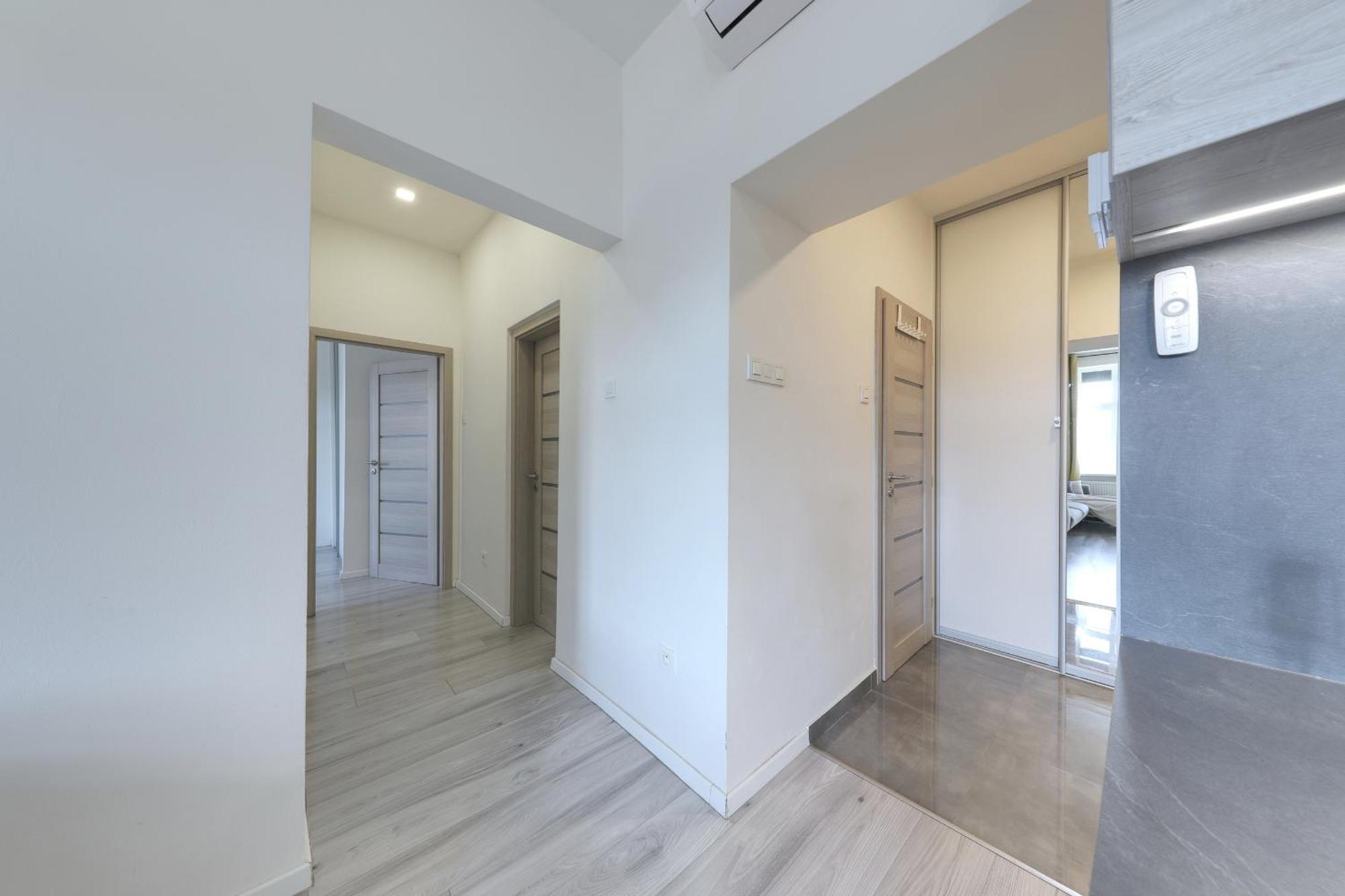 Lovely 2-Bedroom Apartment In Centre Of Bratislava Luaran gambar
