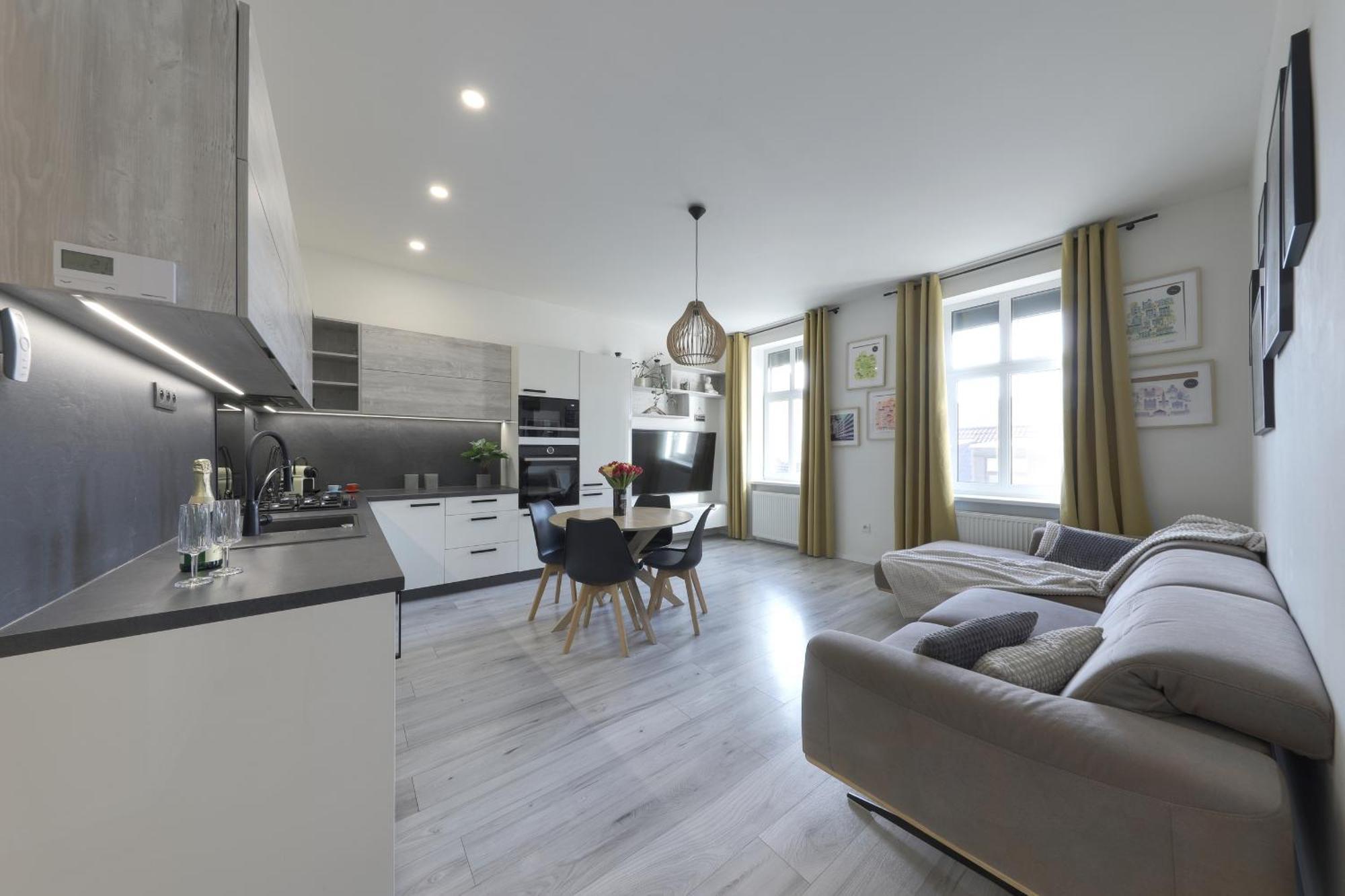Lovely 2-Bedroom Apartment In Centre Of Bratislava Luaran gambar